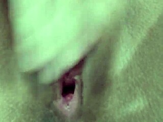 Alice Lima6 Se Exibindo No Banheiro Antes De Come�ar A Dedilhar Sua Buceta Molhada!