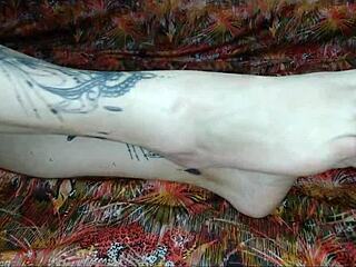 i pour oil on my feet for you