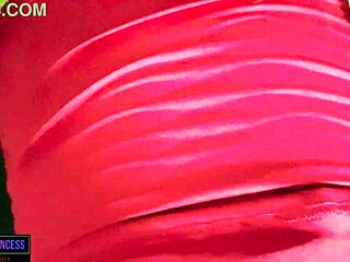 रेडहेड लैटिना बेब ने बेयरबैक गांड दी लवर को क्रिम्पाई!