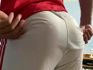 Vai se divertir com a minha bunda gorda 😏