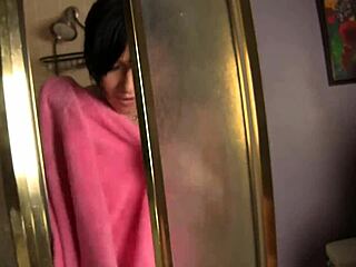 Brunette Ashli Blows Boyfriend With Facial In Bathroom