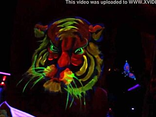 Queen Glow Dancing In Lk Metro