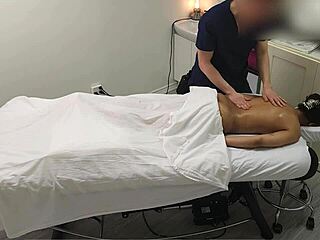 sarah's first steamy massage with sexy indian vibe