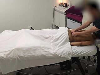 sarah's first steamy massage with sexy indian vibe