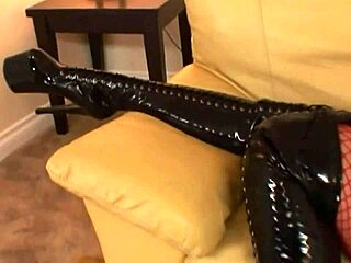 Big Ass Brunette Begs For Anal