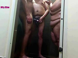 trio bisexual en la regadera con mi esposo, mi compadre y yo