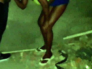 I watched the skinny girl suck the worker's big cock at the construction site