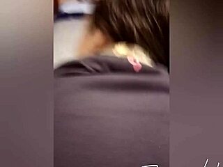 mi prima piensa que vemos peliculas pero la cojo y me vengo en sus tetas grandes