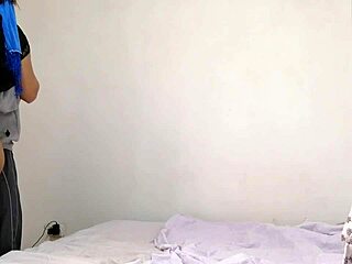 स्पाई कैम मेरी साली के मुंह को वीर्य से भरे हुए पकड़ती है