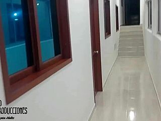 mi hermanastro llega mi apartamento a comerme el coño