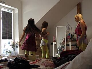 teens dancing at home in voyeur homemade video