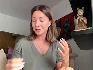 How To Lick Pussy - Sex Tutorial With Real Teacher