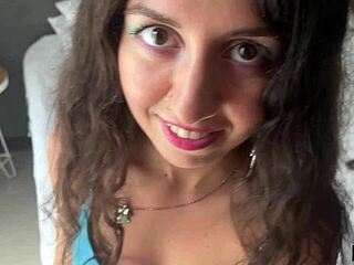 invited a stranger to fuck in my hotel room 😏