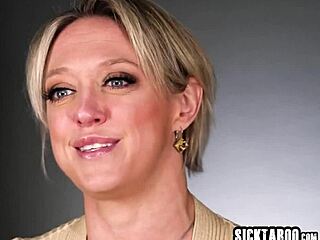 i watch beautiful pornstar milf dee williams with big tits playing with herself