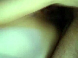 que rico, le meto la verga a mi novia panochuda en esta escena amateur gay