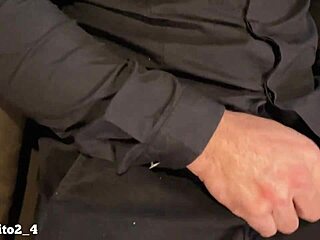 रयान रॉस और माइक बेबेसिटो ऑफिस के बाद इंटेंसली चूसते हैं