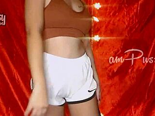 amateur girl strips and poses naked