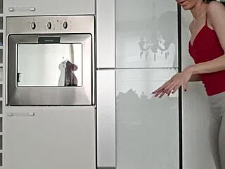 Short Training Routine in Leggings at the Gym