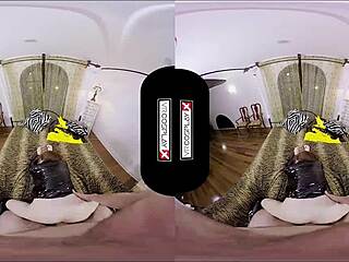 Batgirl cosplay slut fucks silly!