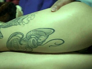 Violet receives a relaxing ass massage session