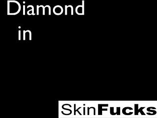 Ash Hollywood and Skin Diamond play in hotel room