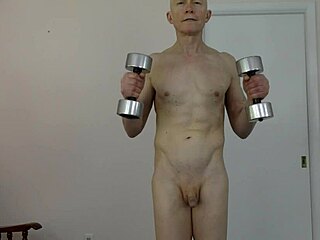 Gay nudist flashes on beach during workout!