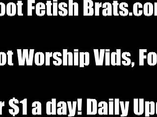 i will worshup yur feet fer yoga lessuns in this femdom bdsm session