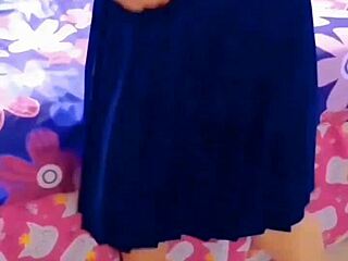 hey, this young latina student sucks me off until i cum in her cute mouth, real amateur stuff