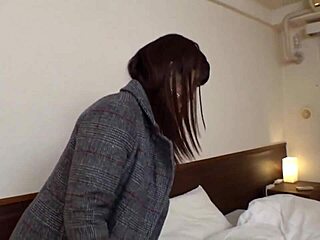 100cm Super I-Cup Explosive Breasts Curvy Body! Underboob Sideboob Overflowing! 19-Year-Old Breasts Still Growing!