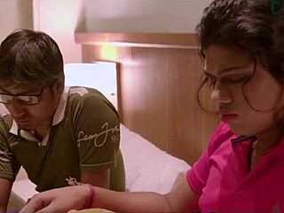 हॉट इंडियन गर्लफ्रेंड बॉयफ्रेंड के साथ स्टेमी सेक्स एन्जॉय करती है एक्सएक्सएक्स मूवी में