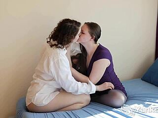 Wow! Yanks Endza and Lorelei Love Explore Curves in Solo Climax