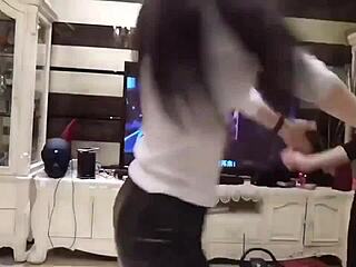 Perfect leather pants girl Michiel米希儿 dances with style