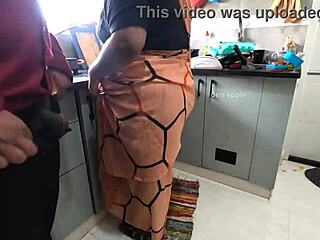 बंगाली मेड आश्नी मोन्दल के सामने सिर्फ झटका मार रहा