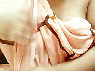 indian aunty with big tits