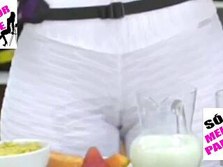 Kelly Key's Big Pussy Camel Toe Explodes in Leggings - Insane Gangbang!