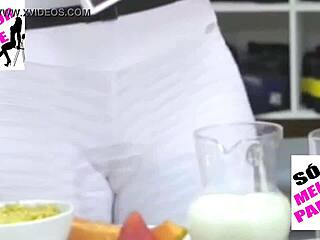 Kelly Key's Big Pussy Camel Toe Explodes in Leggings - Insane Gangbang!