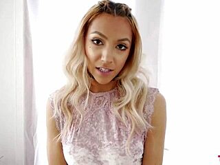 Teen 18+ Gives Unbearable Blowjob To Big Cock