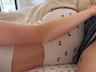 Redhead girlfriend begs for morning creampie in bed