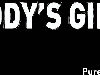 i watch beautiful babes share my big cock in cheating ffm group