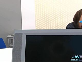 Refreshing Outdoor Sex with Japanese Milf in Vol 16