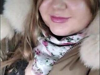 Damn! Chubby Girl Rips Pantyhose for Wet Play in Taxi