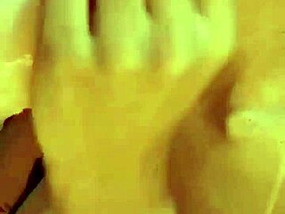 linda jovem morena reaches intense orgasms