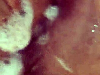 Look how I move in the jacuzzi, come let's have fun.