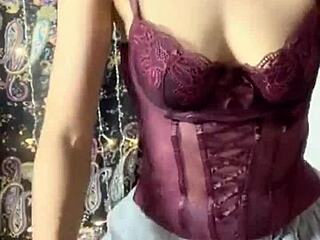 Siganjue masturbates big wet pussy with vibrator