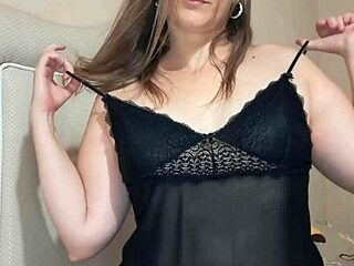 tuve un sueño húmedo y decidí masturbarme mi coño dulce hasta el orgasmo