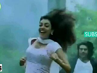 Kajal flaunted her big boobs, drawing every eye in the steamy encounter