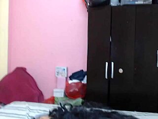 Hey, watch this hot webcamer babe fuck hard in heels on cam?