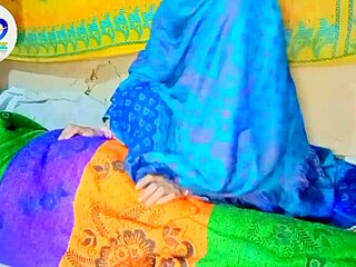 देसी भाई और बहन सालवार कमीज में हिंदी ऑडियो के साथ वाइल्ड हो जाते हैं।