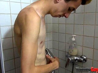 i love worshipping twinks feet before intense fucking action.