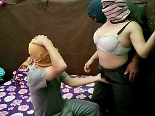 mi novia invito a su amigo y terminamos follando los tres en casa